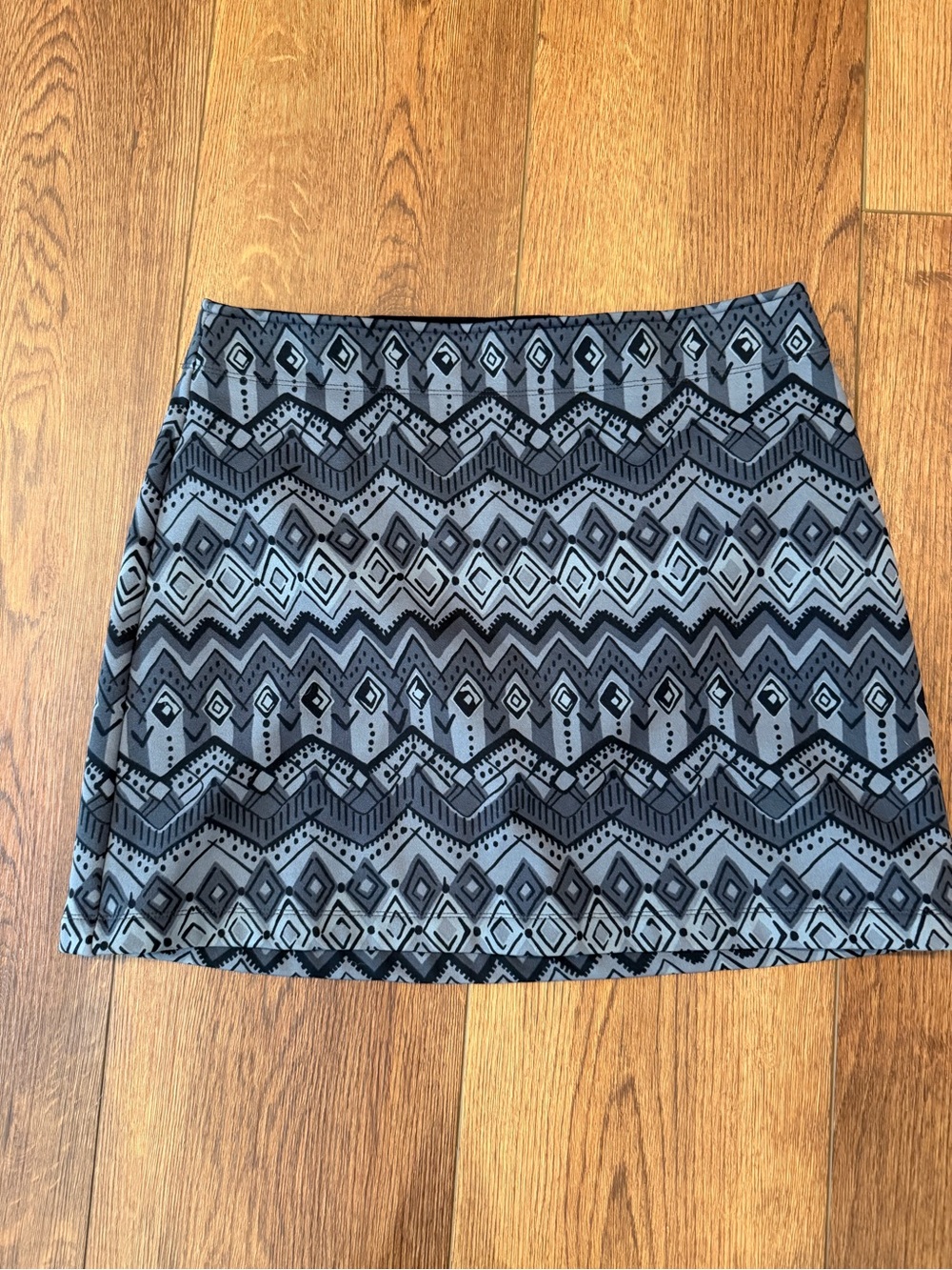 Athleta Black Gray Monarch Tech Fleece Lined Pull-on Skirt Women's Size Medium